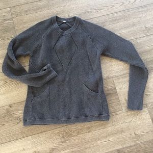 lululemon dark gray knitted sweater size 10